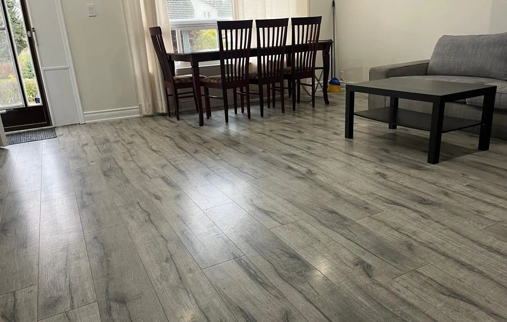 Spacious Urban Retreat Queen Bed & Sofa Bed Near Finch Subway Sleeps 4 Toronto Guest house